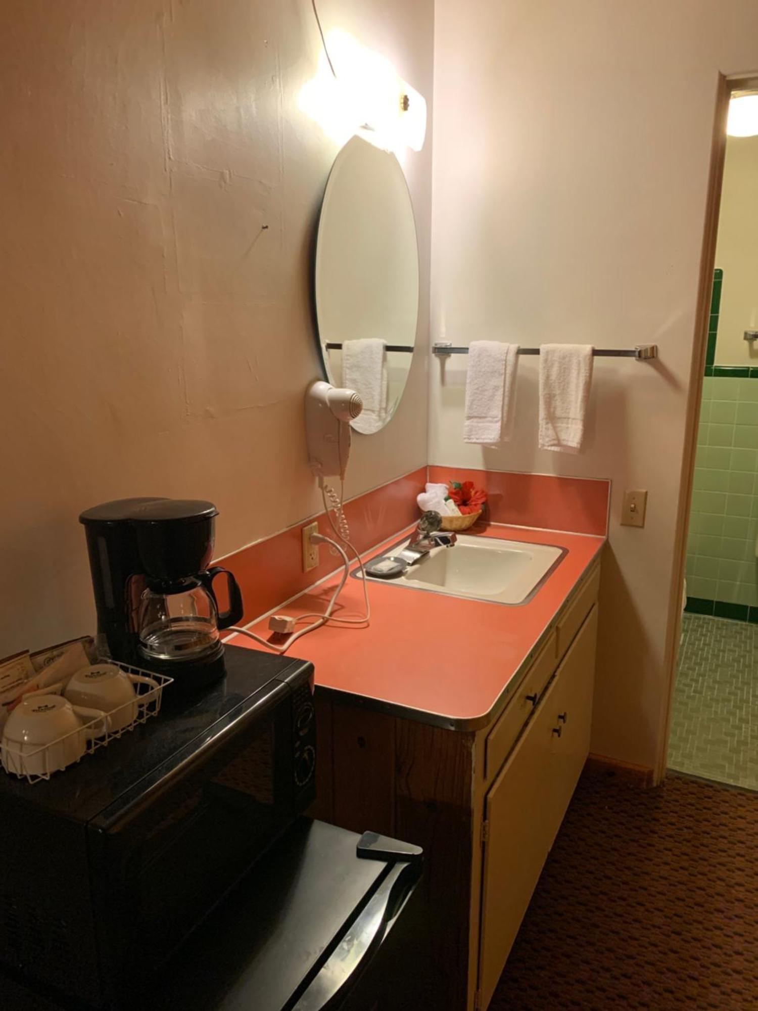 Prospector Motor Lodge แบลนดิง ภายนอก รูปภาพ